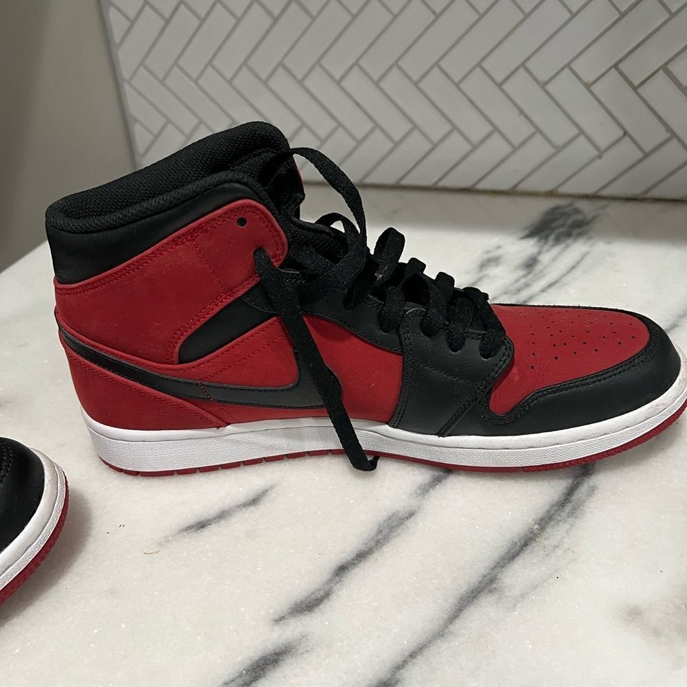 Nike Air Jordan 1 Mid Reverse Banned Gym Red Black Sneakers 554724 610 Men Sz 11